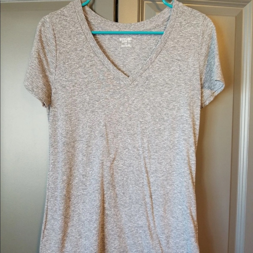 Women’s vneck shirt